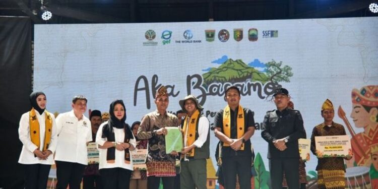 Kemenhut Lepas Ekspor Perdana Kopi Hasil Perhutanan Sosial