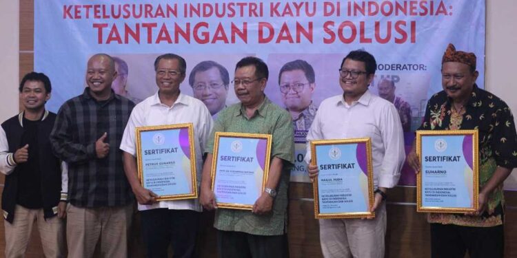 Pemerintah Diminta Permudah Regulasi Industri Kayu