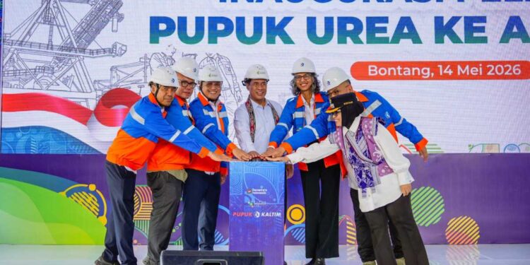 Mentan Lepas Ekspor Perdana Pupuk Urea ke Australia