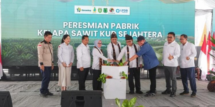 Menkop Resmikan Pabrik Sawit Milik Koperasi